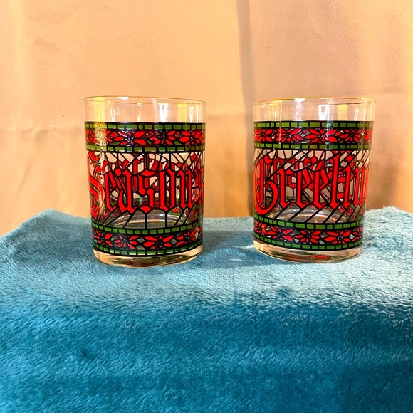 2 VINTAGE Christmas 70s Houze “Seasons Greetings” Stained Glass Gold Rim Accent - Picture 1 of 8